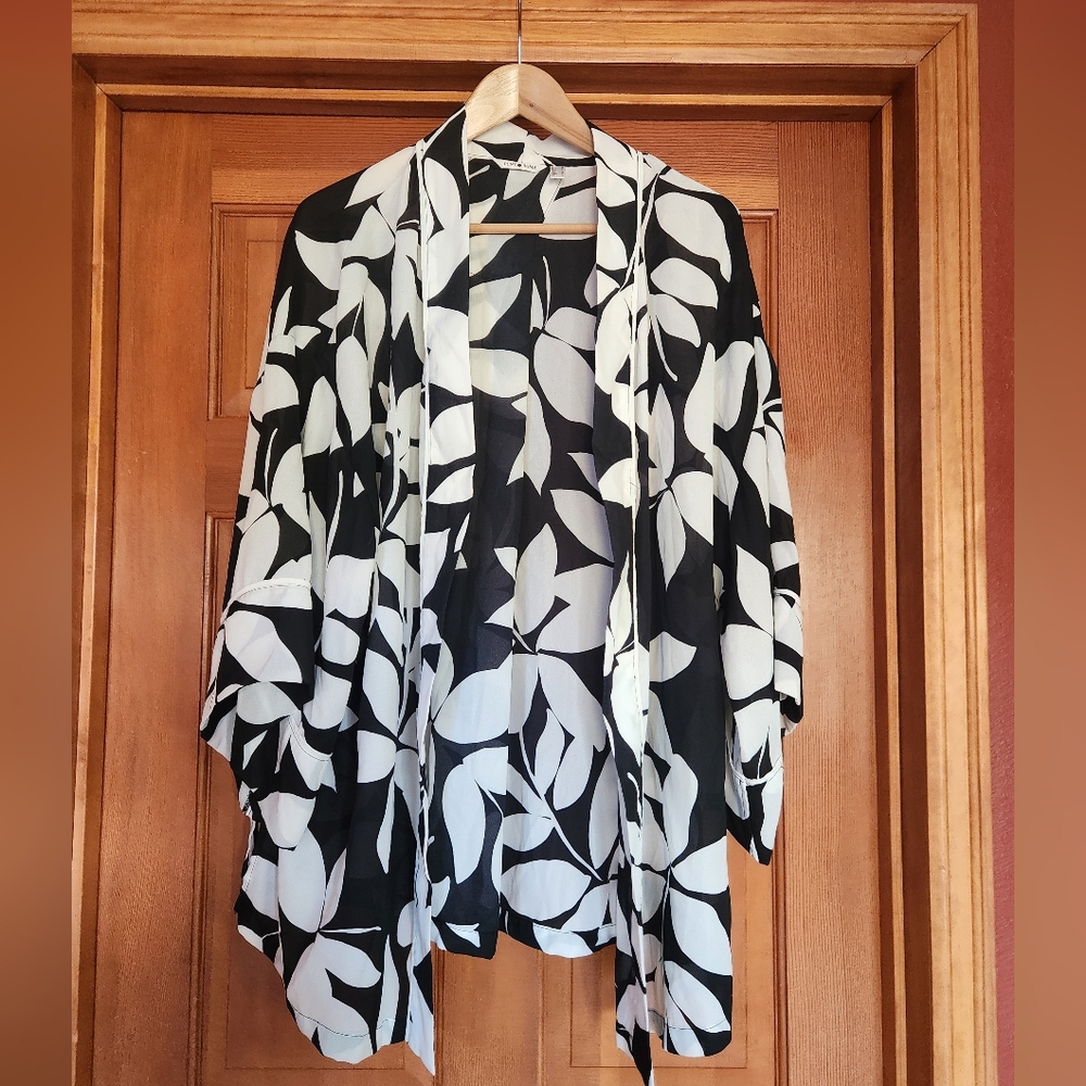 Black and White Floral Women's Blouse